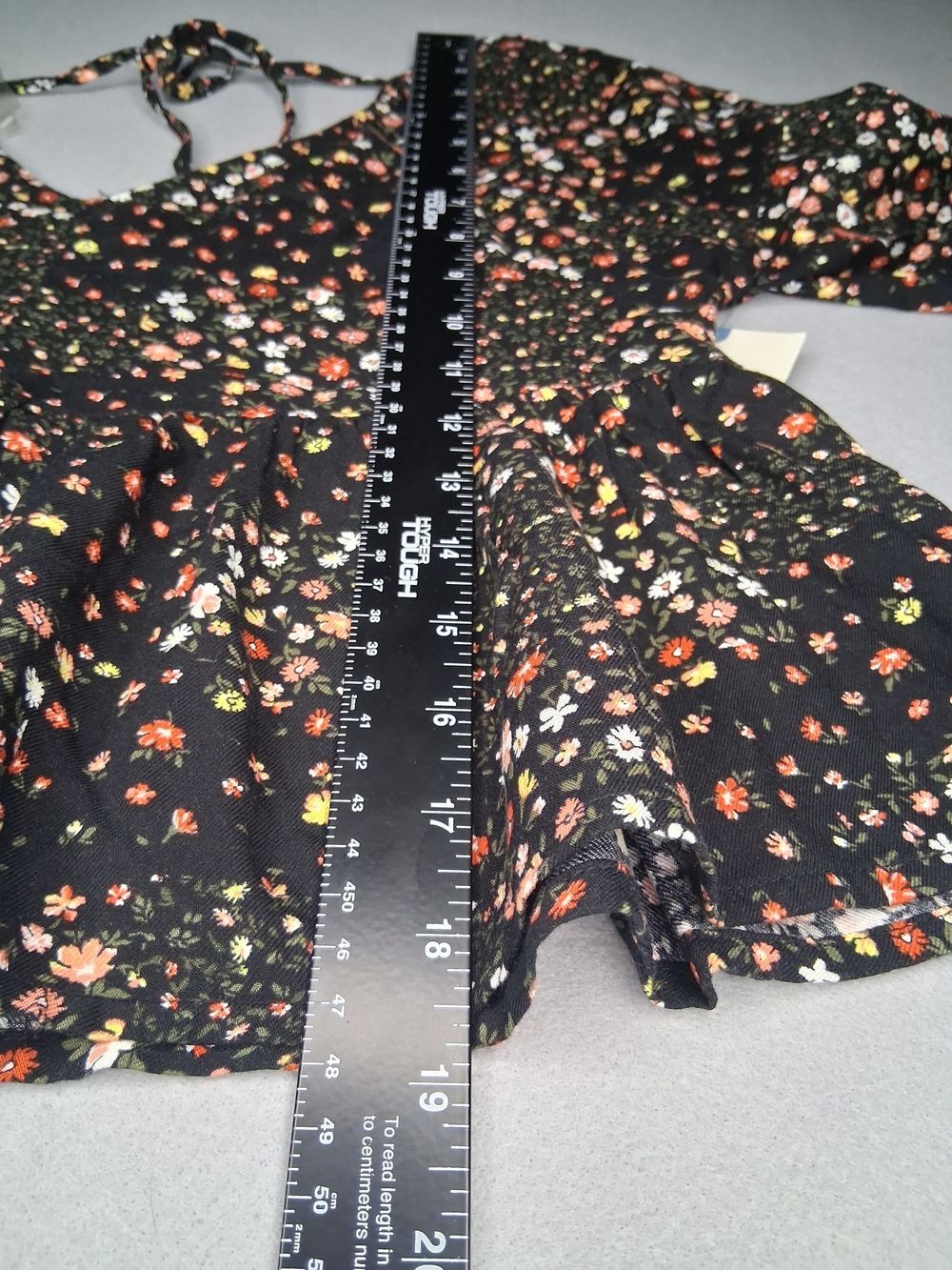 Arizona Jean Co Cropped Floral Peplum Top Black Ditsy Floral V Neck Small Boho - Picture 8 of 10